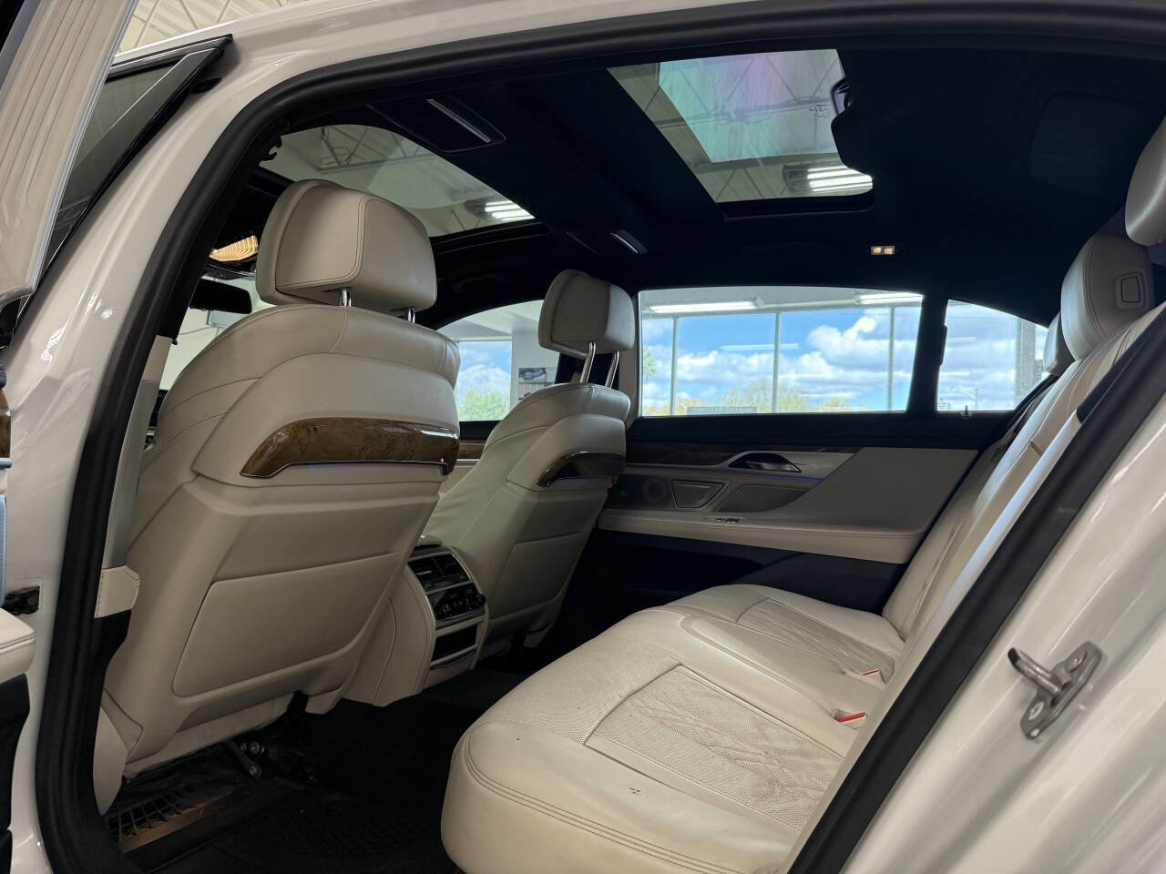 Used 2017 BMW 750i xDrive AWD/4WD image 30