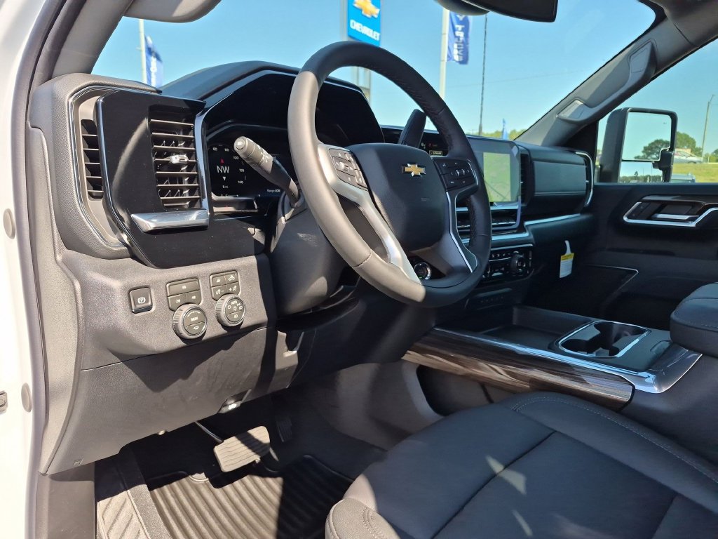 New 2026 Chevrolet Silverado 3500 LT w/ All Star Edition AWD/4WD image 16
