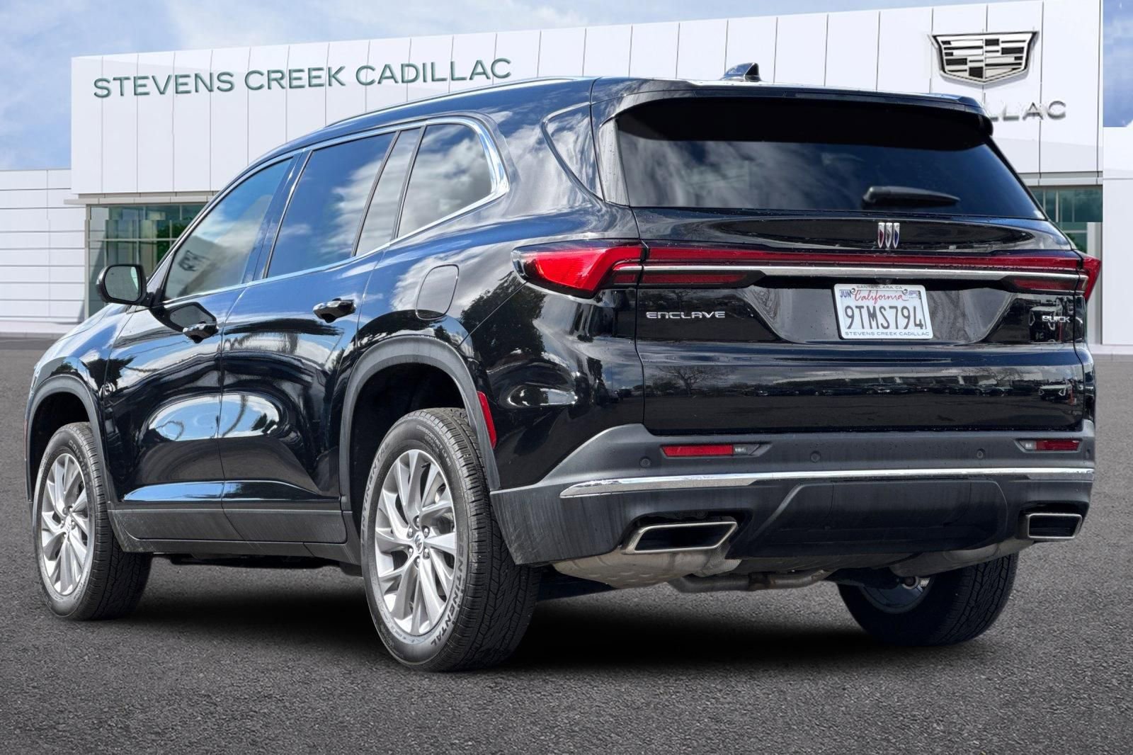 Used 2025 Buick Enclave Preferred FWD image 5