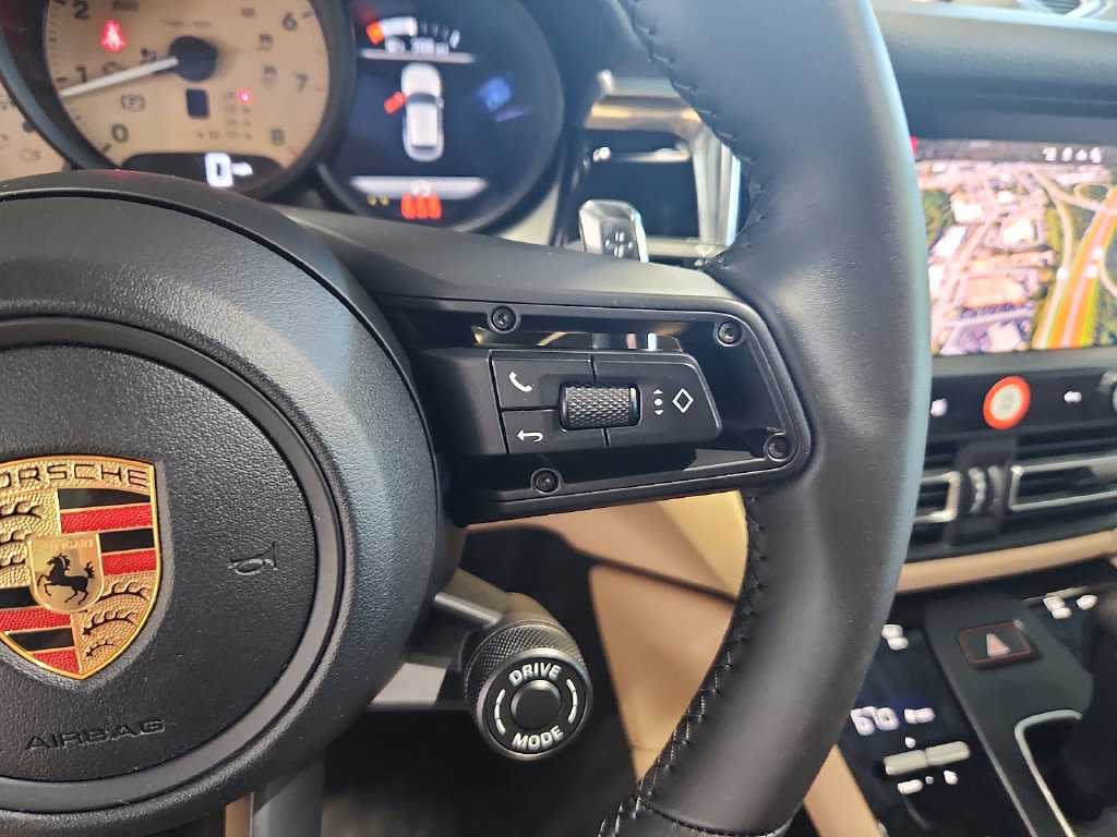 Used 2026 Porsche Macan AWD/4WD image 22