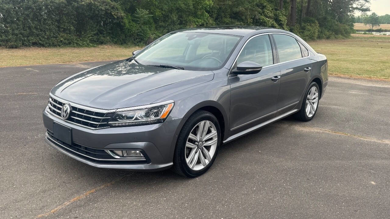 Used 2017 Volkswagen Passat 1.8T SEL Premium FWD image 4