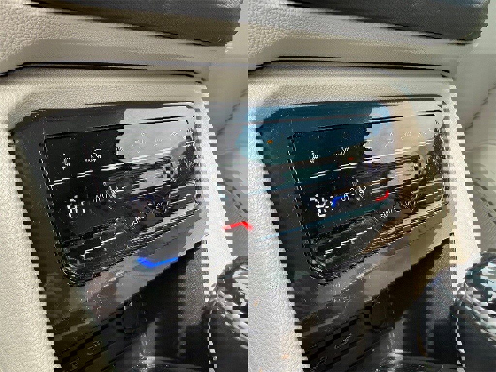 Certified 2022 Volkswagen Tiguan SE w/ Panoramic Sunroof Package image 19