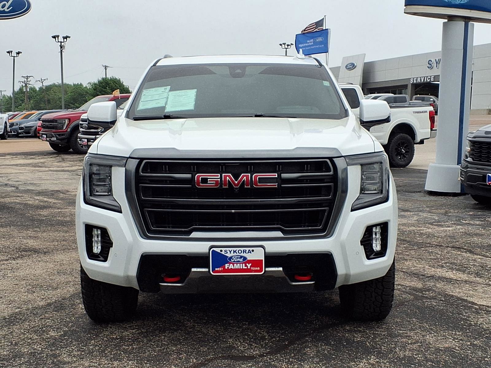 Used 2021 GMC Yukon XL AT4 w/ AT4 Premium Package AWD/4WD image 2