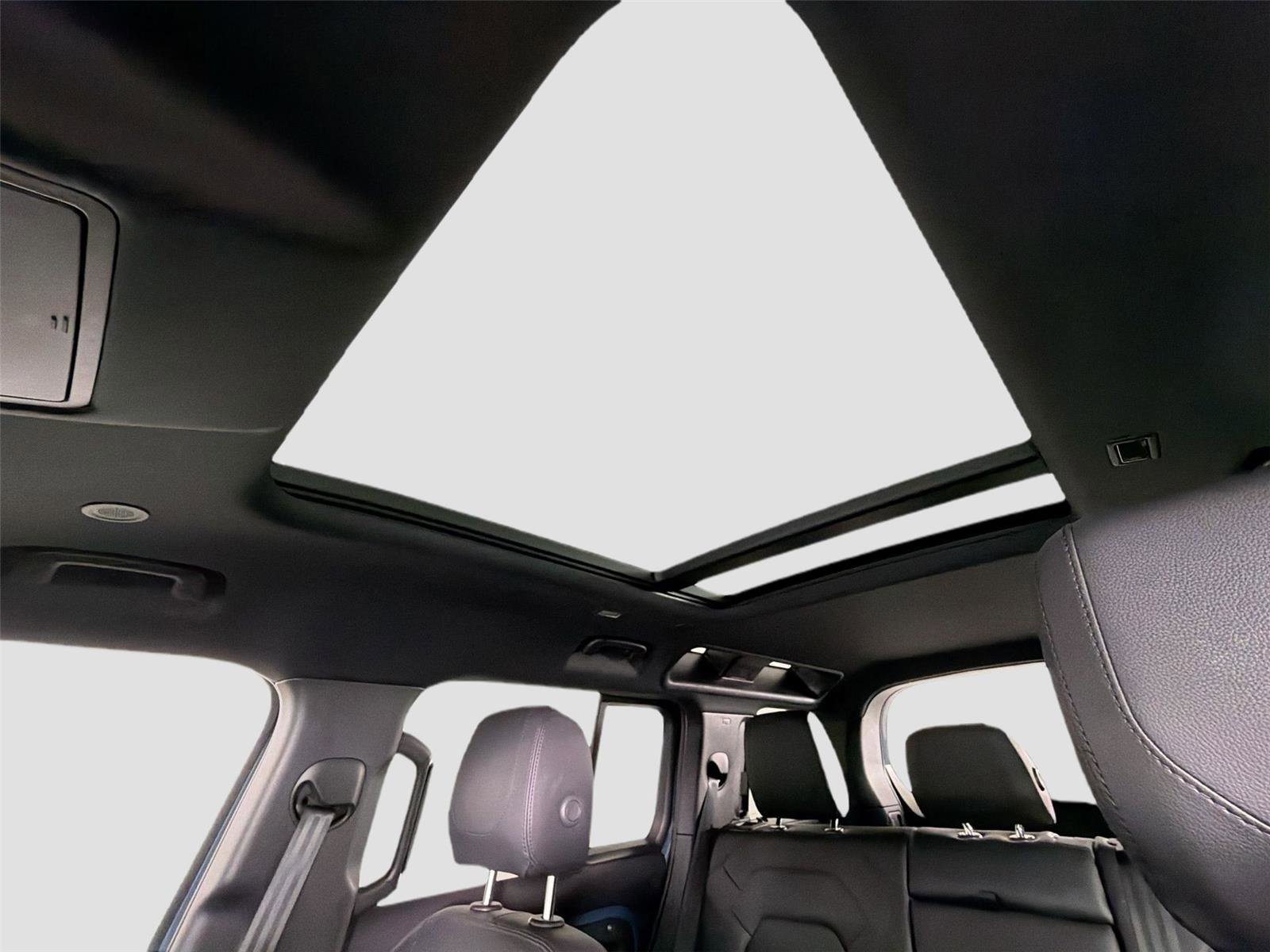 Certified 2021 Land Rover Defender 110 SE image 24