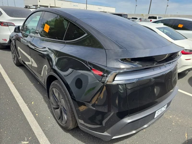 Used 2026 Tesla Model Y Long Range AWD/4WD image 3