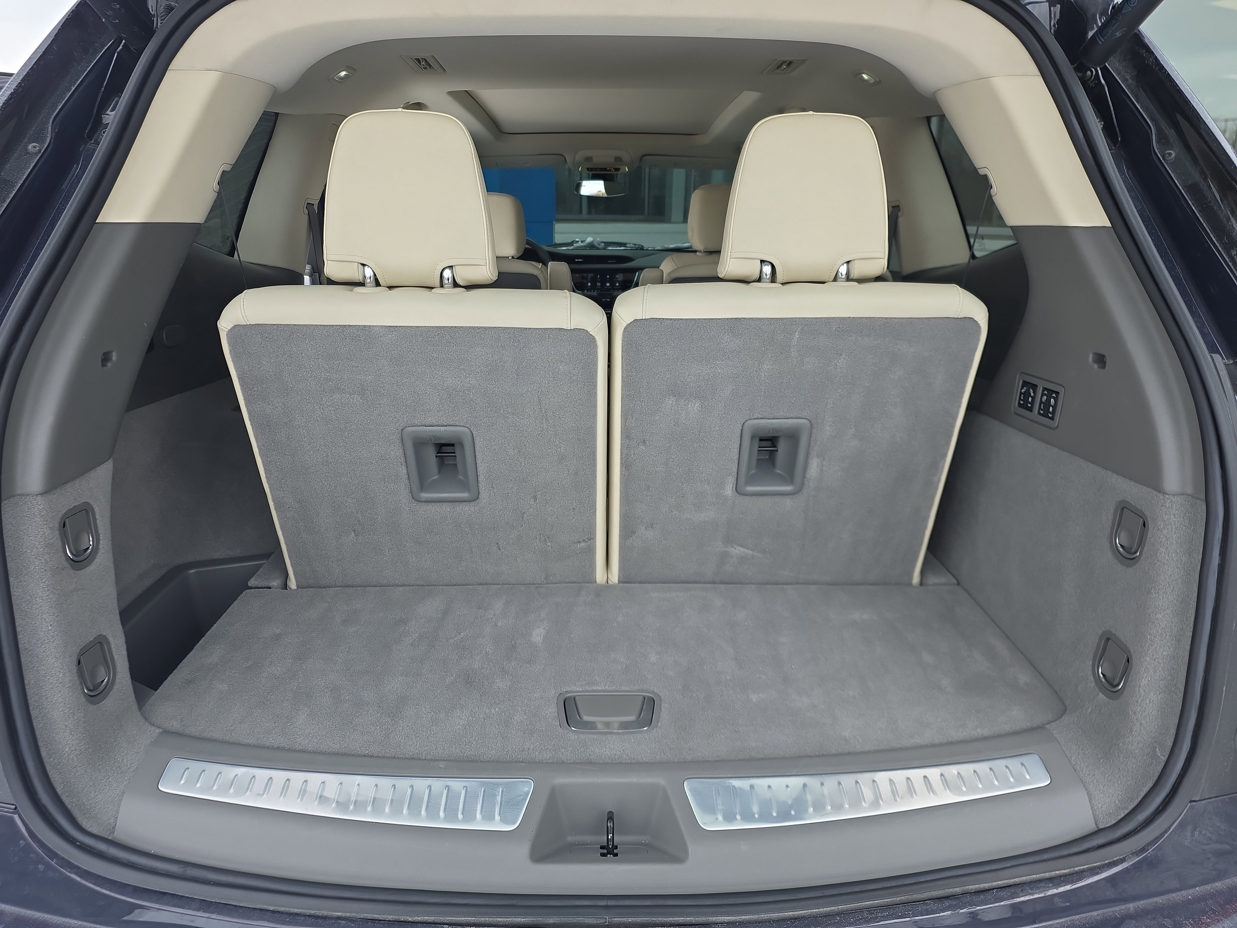 Certified 2025 Cadillac XT6 Premium Luxury image 39