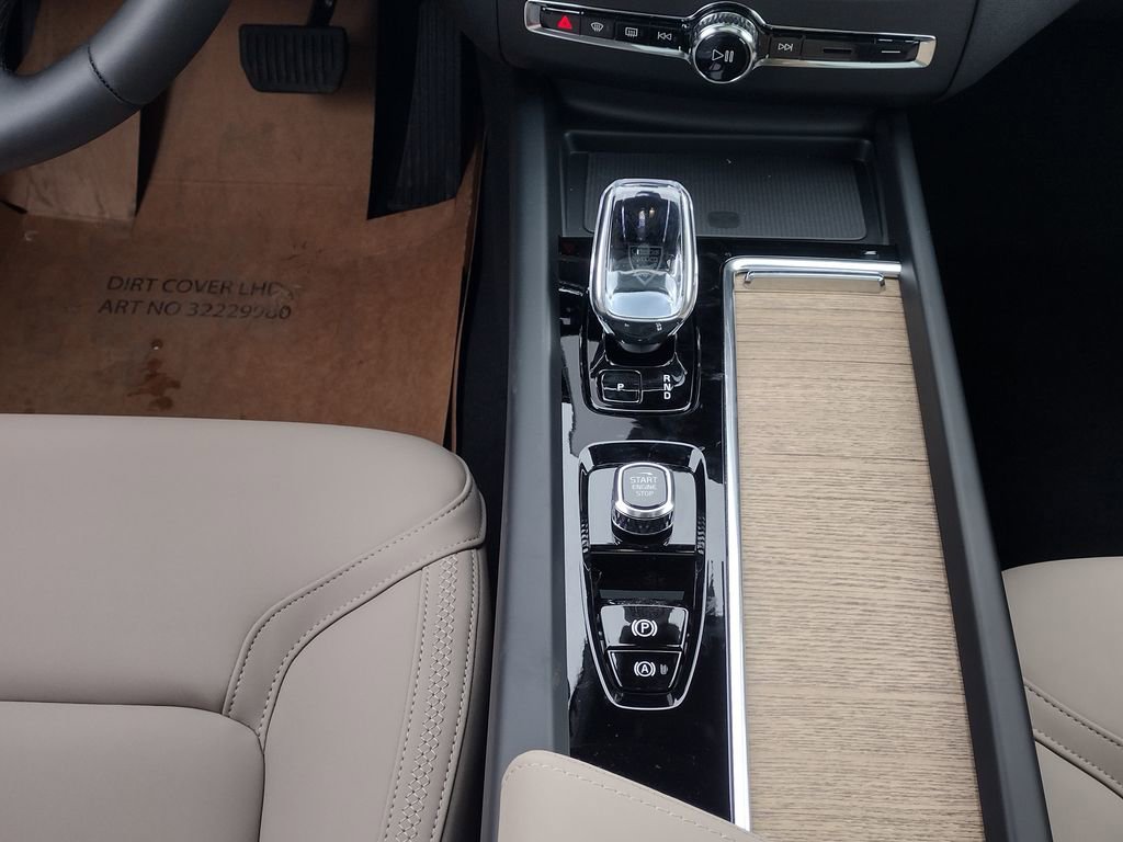 New 2026 Volvo XC60 B5 Plus w/ Climate Package image 28