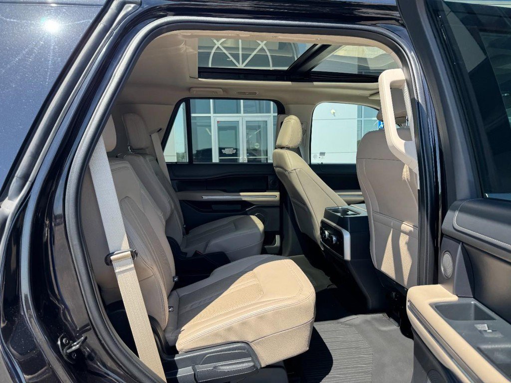 Used 2023 Ford Expedition Limited AWD/4WD image 13