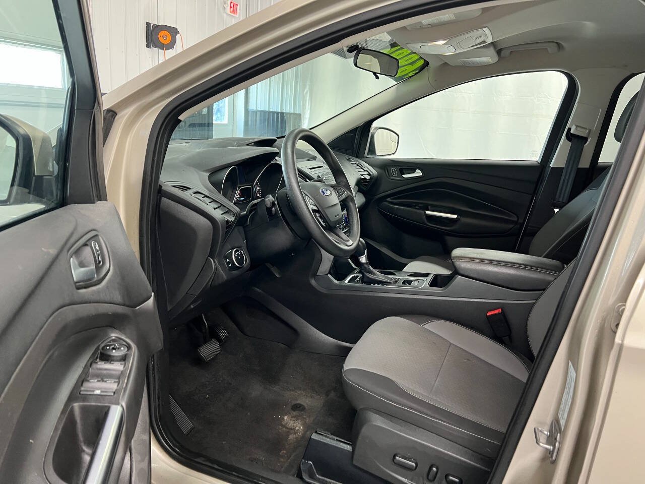 Used 2017 Ford Escape SE w/ SE Cold Weather Package FWD image 7