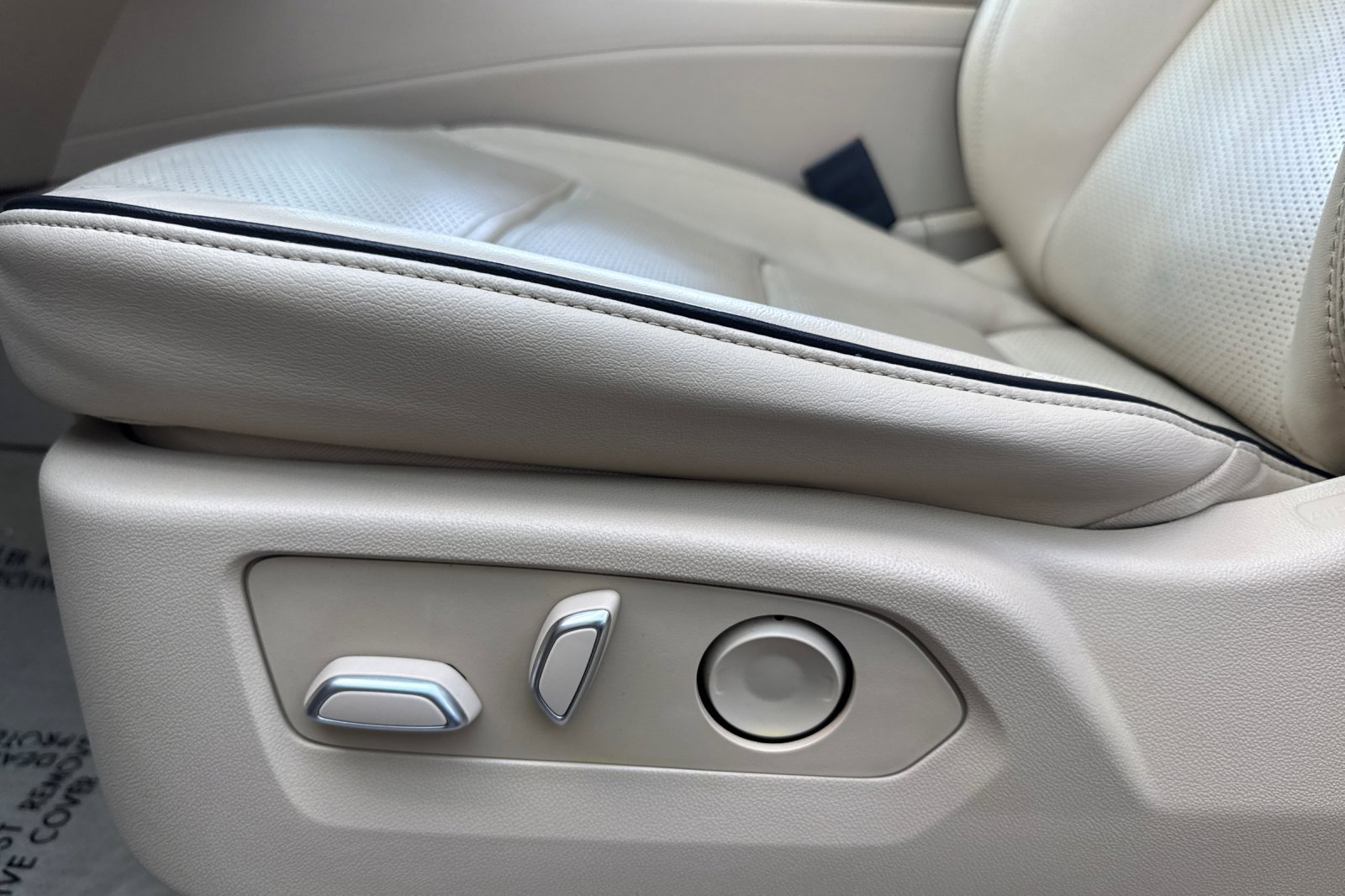 Used 2023 Cadillac Escalade ESV Premium Luxury image 12