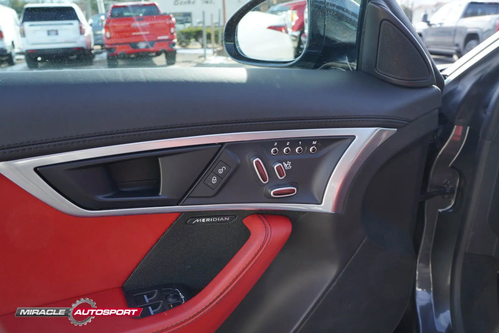 Used 2018 Jaguar F-TYPE R-Dynamic AWD/4WD image 17