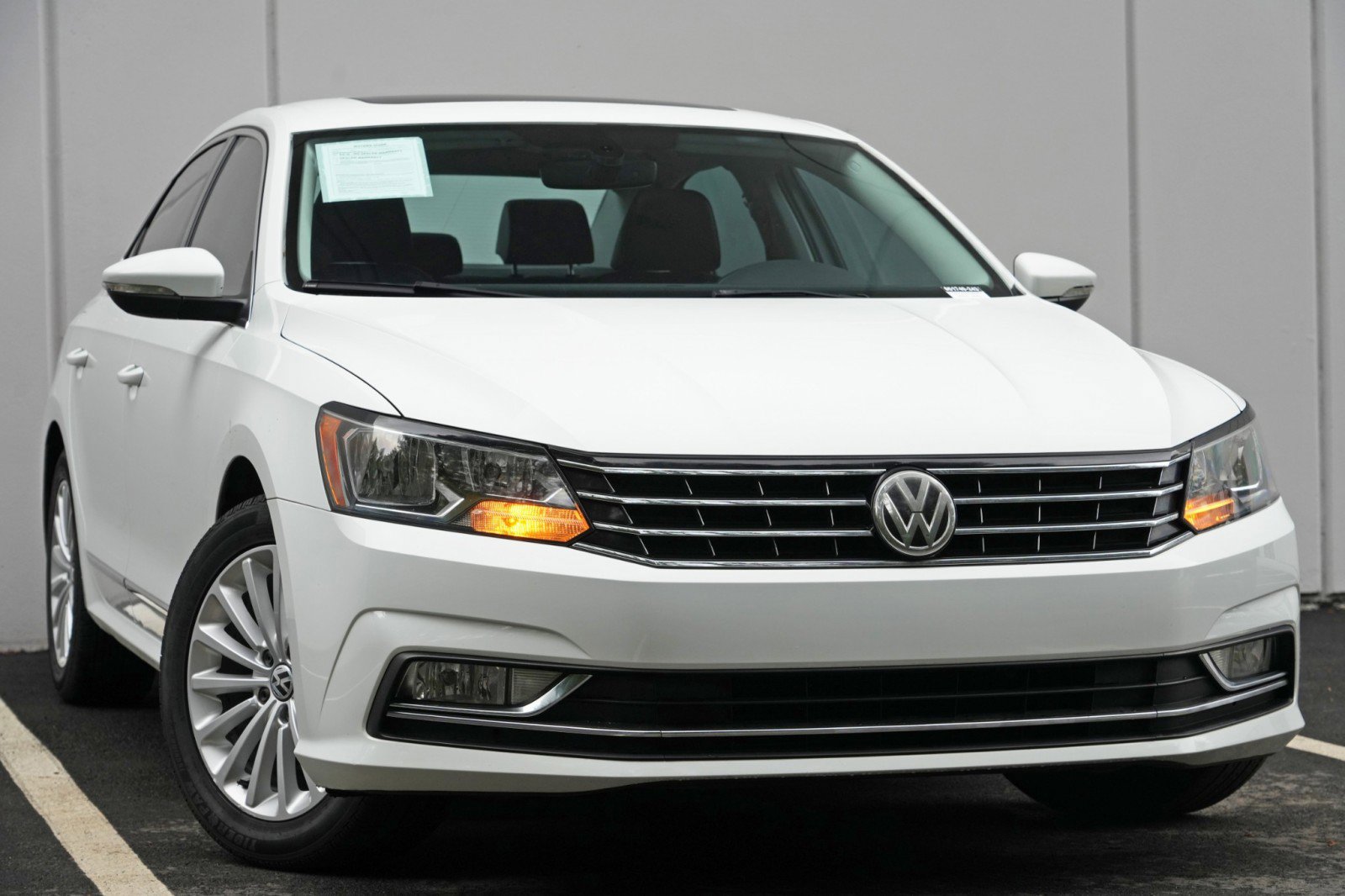 Used 2016 Volkswagen Passat 1.8T SE FWD image 2
