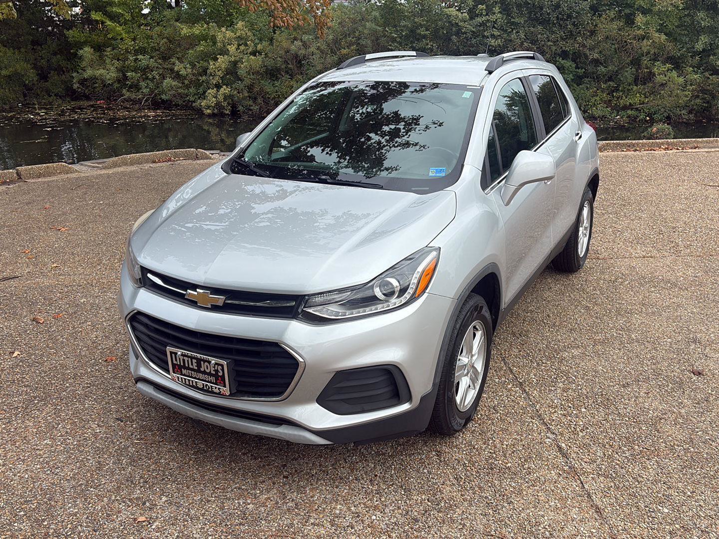 Used 2018 Chevrolet Trax LT w/ LT Convenience Package FWD image 12