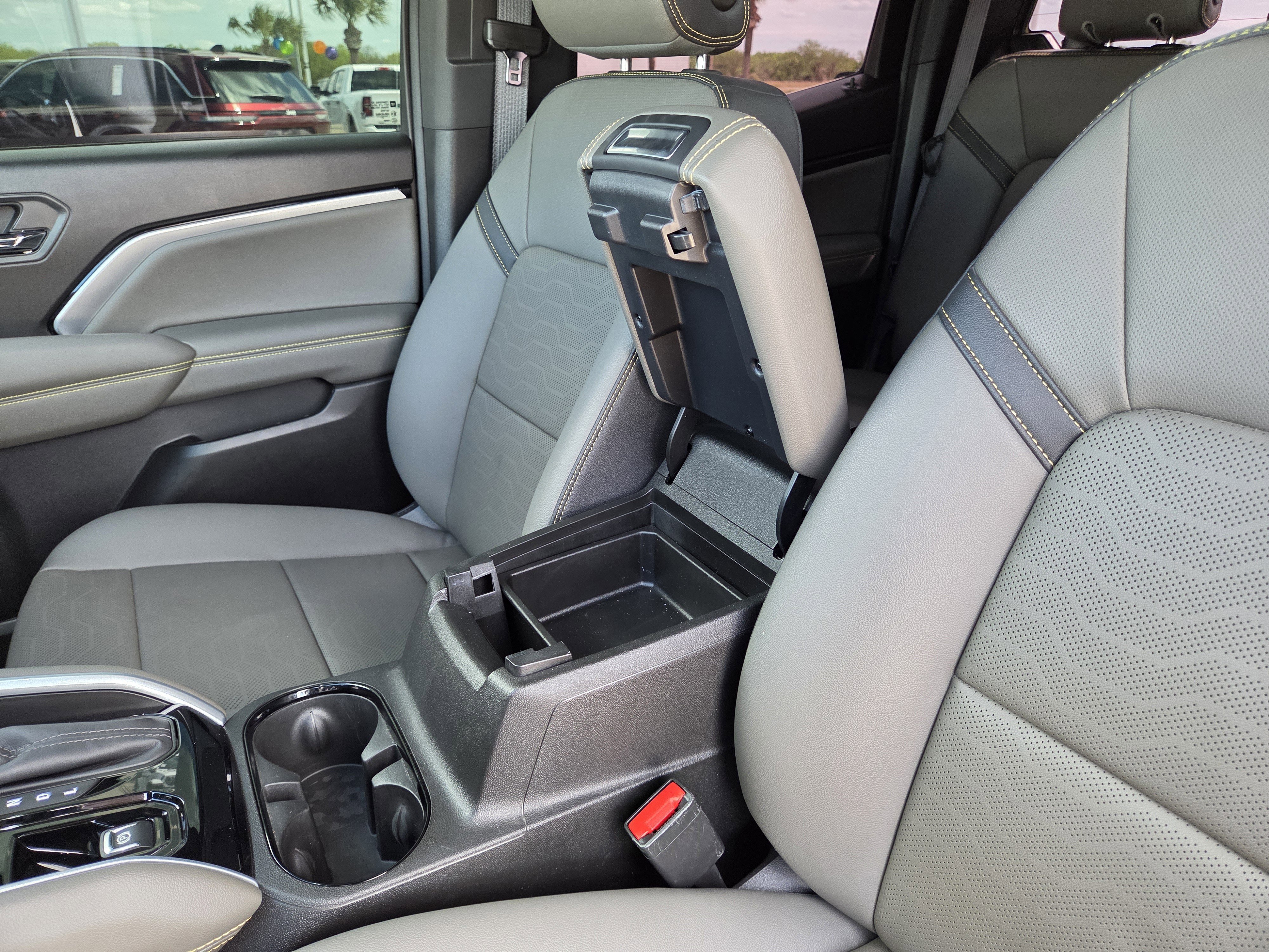 Used 2024 Chevrolet Colorado ZR2 w/ ZR2 Convenience Package III image 29