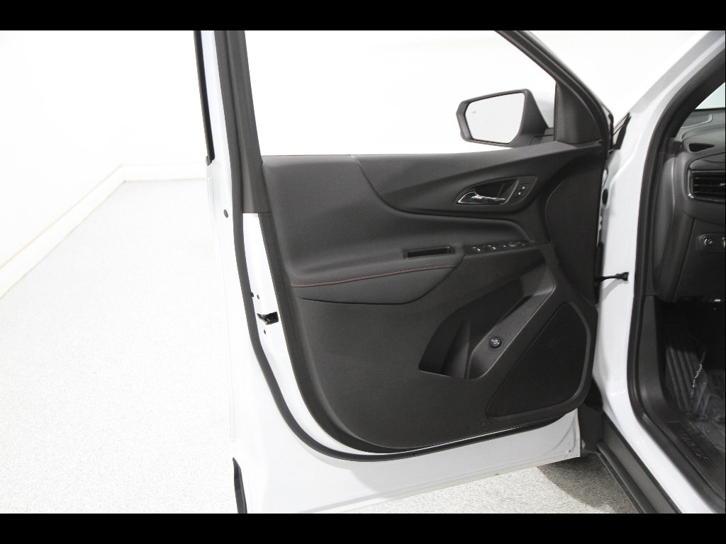 Certified 2024 Chevrolet Equinox RS FWD image 4