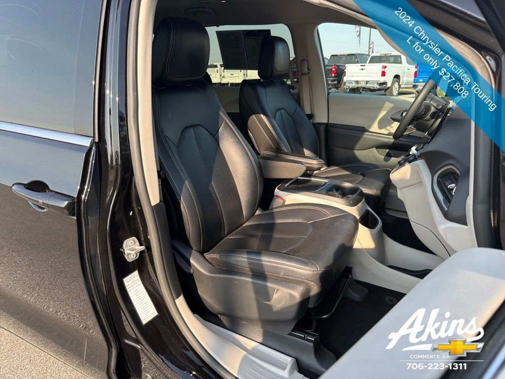Used 2024 Chrysler Pacifica Touring-L image 20