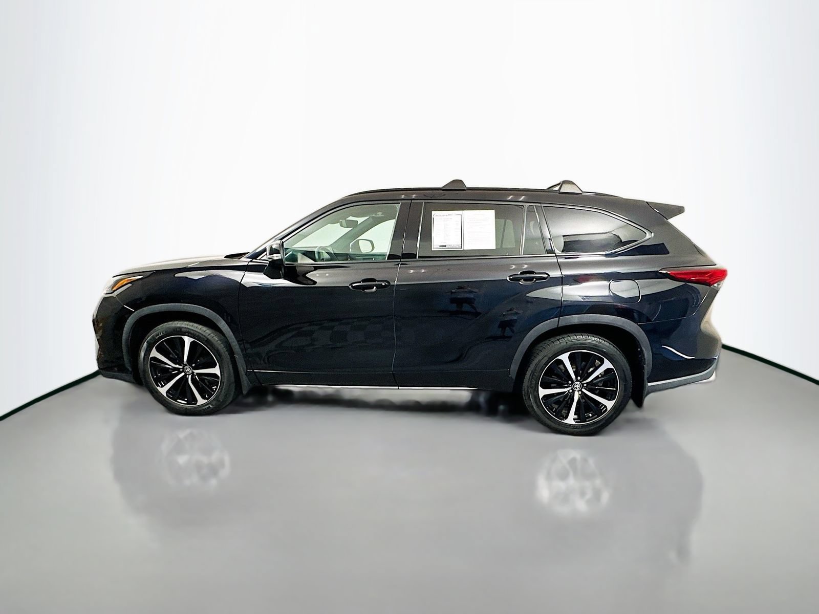 Used 2021 Toyota Highlander XSE FWD image 4