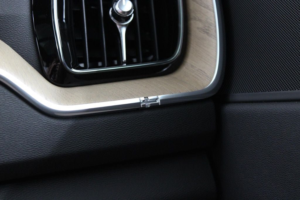 New 2026 Volvo XC60 B5 Core AWD/4WD image 40