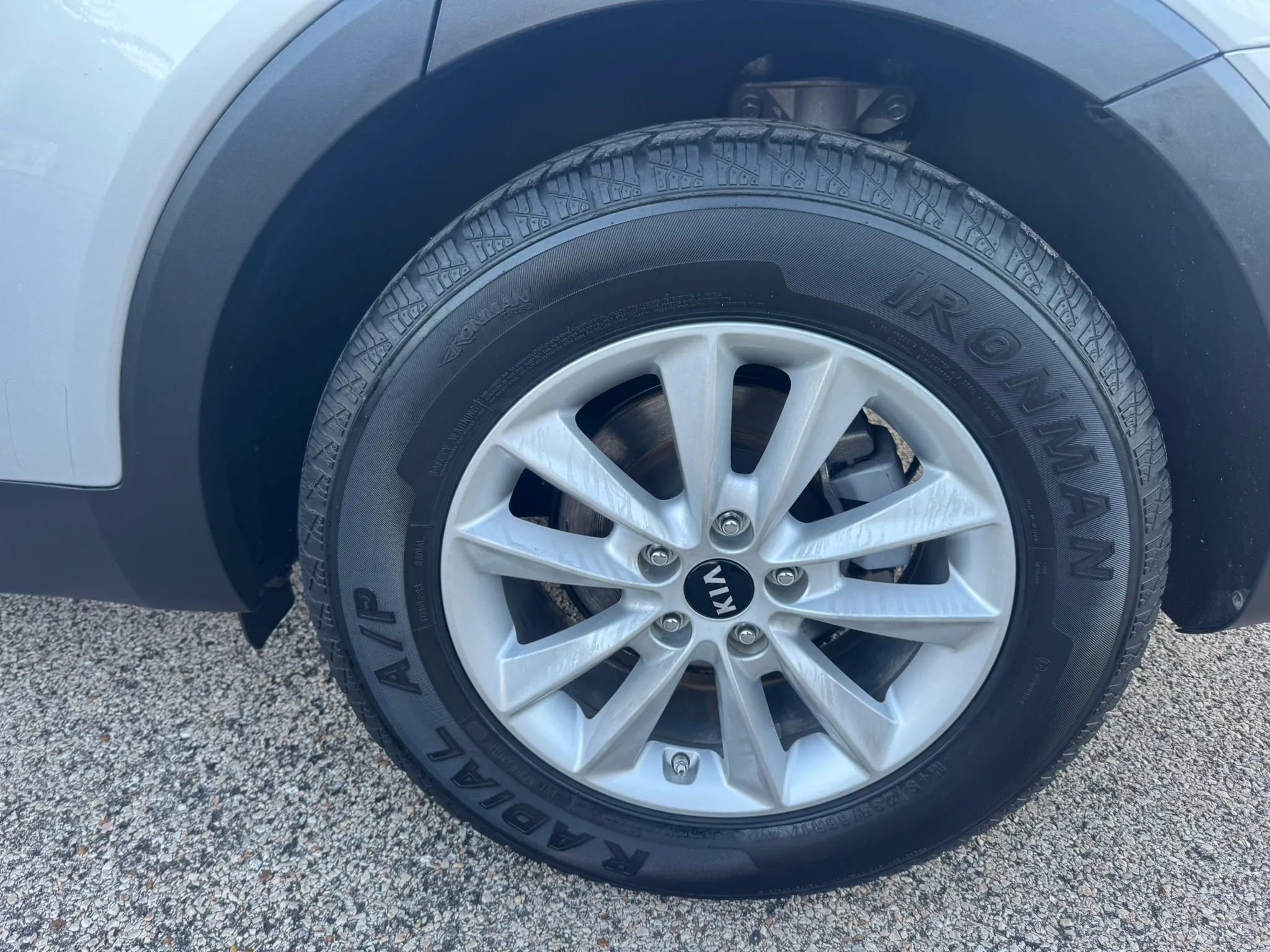 Used 2019 Kia Sorento LX image 13
