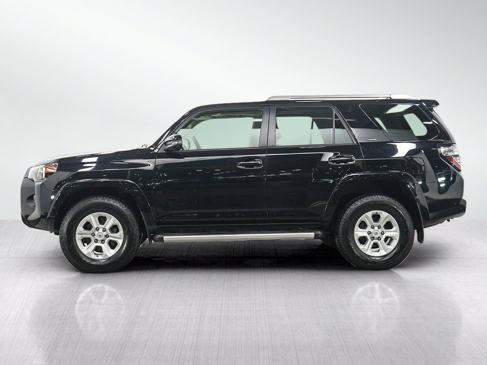 Used 2015 Toyota 4Runner SR5 Premium AWD/4WD image 2