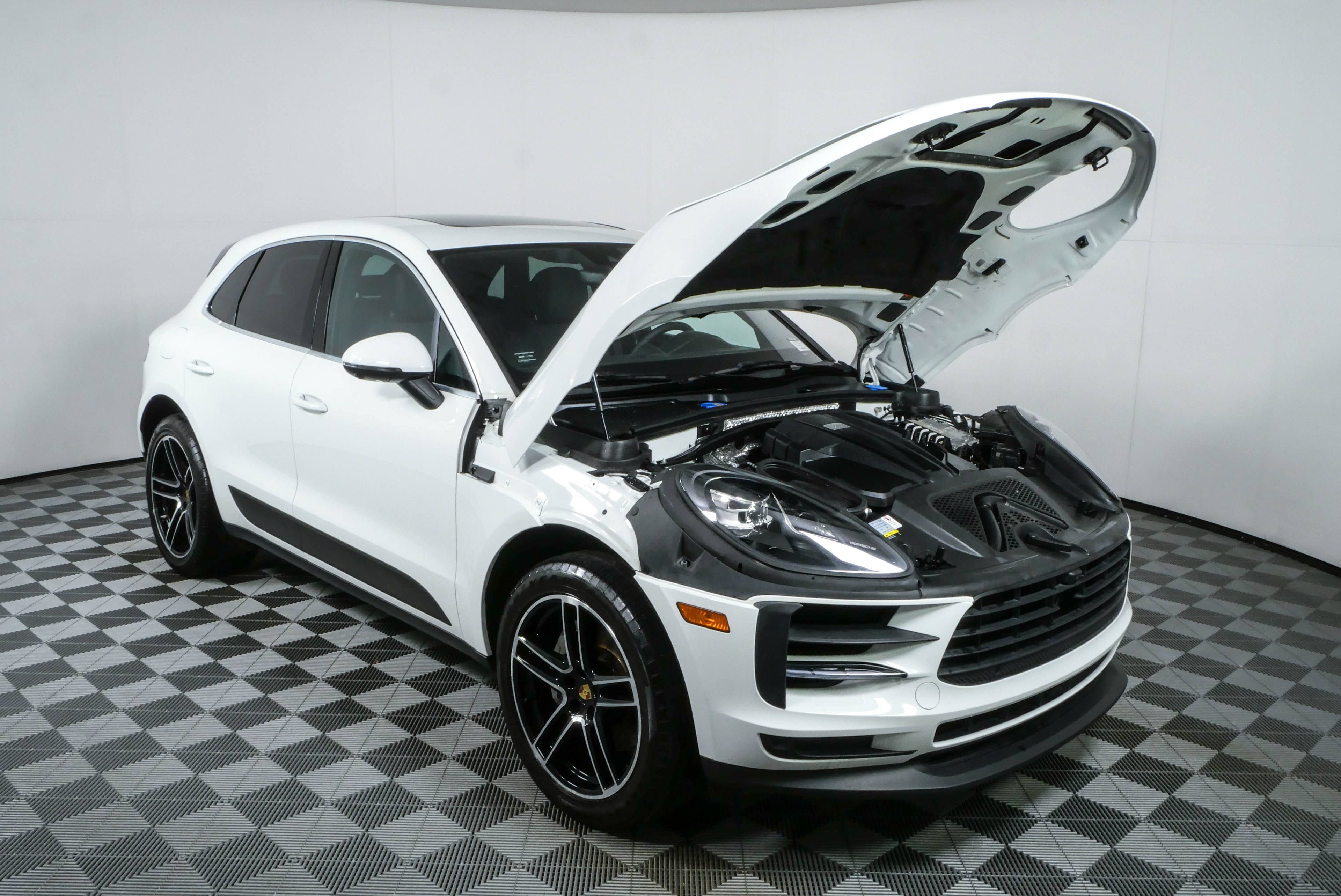 Certified 2021 Porsche Macan S AWD/4WD image 37
