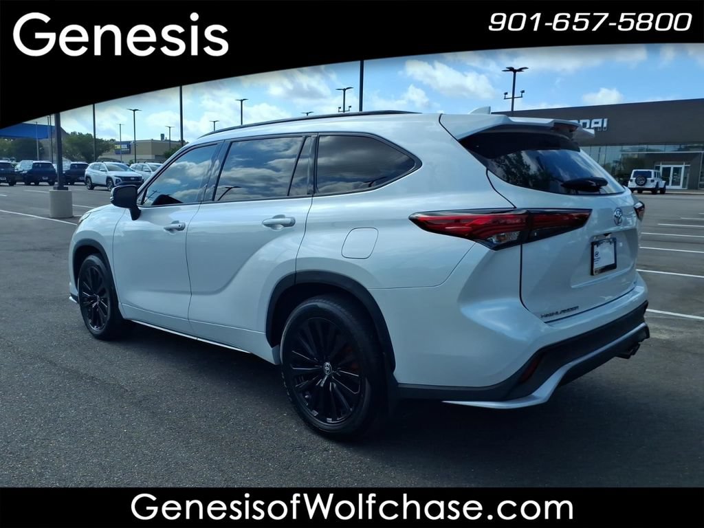 Used 2023 Toyota Highlander XSE FWD image 3