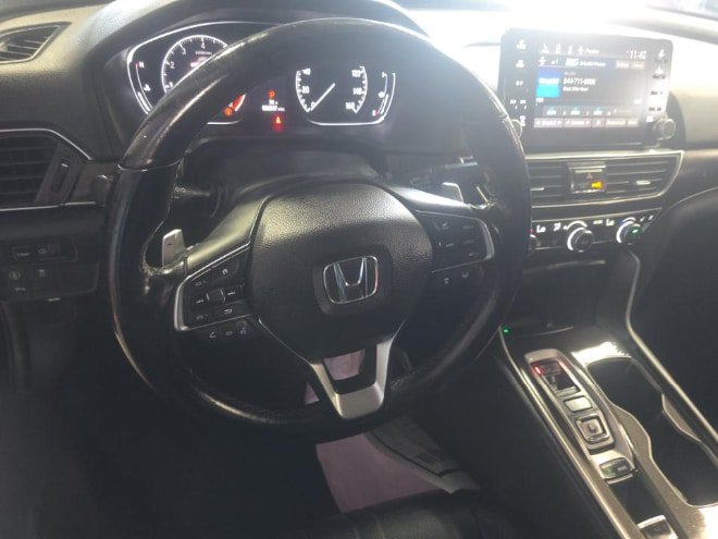 Used 2018 Honda Accord Touring image 13