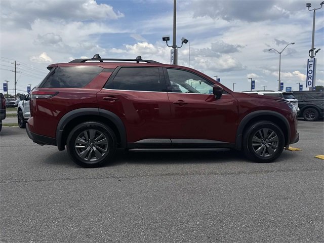 Used 2022 Nissan Pathfinder SV image 4