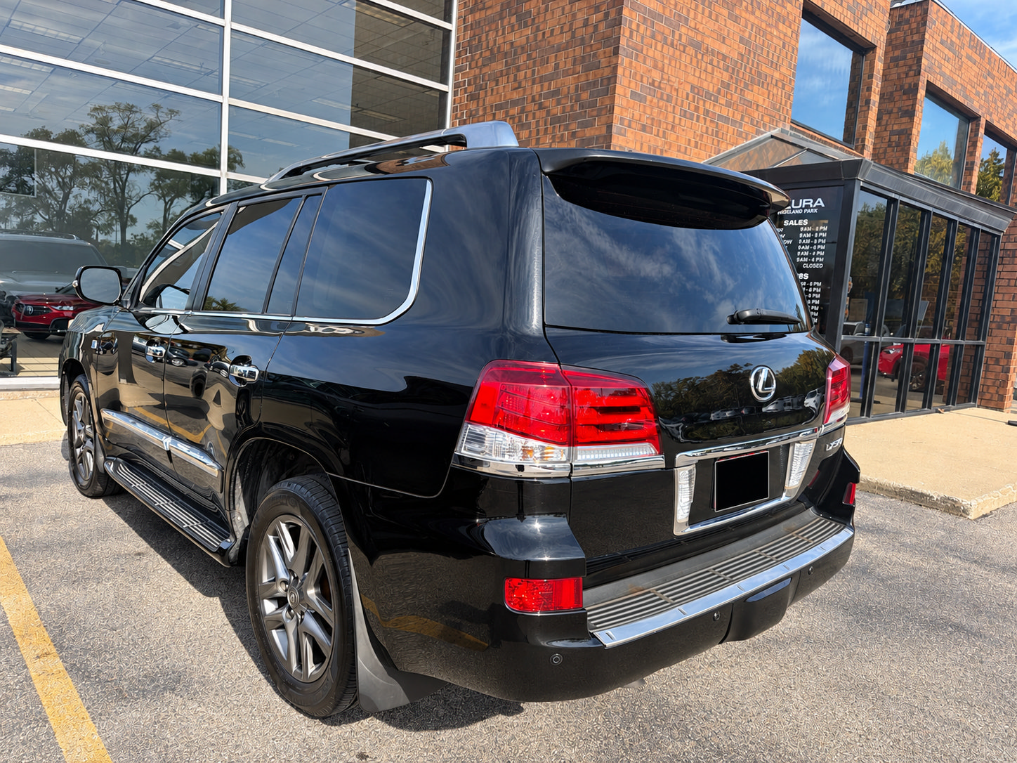 Used 2013 Lexus LX 570 4WD w/ Luxury Pkg image 3