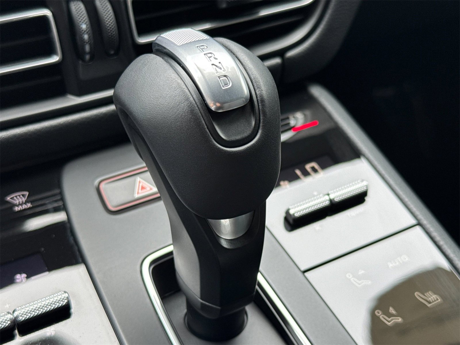 Used 2025 Porsche Macan image 25