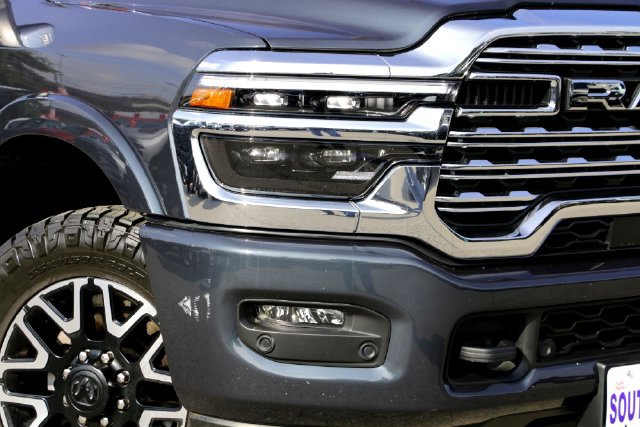 Used 2025 RAM 2500 Limited AWD/4WD image 4