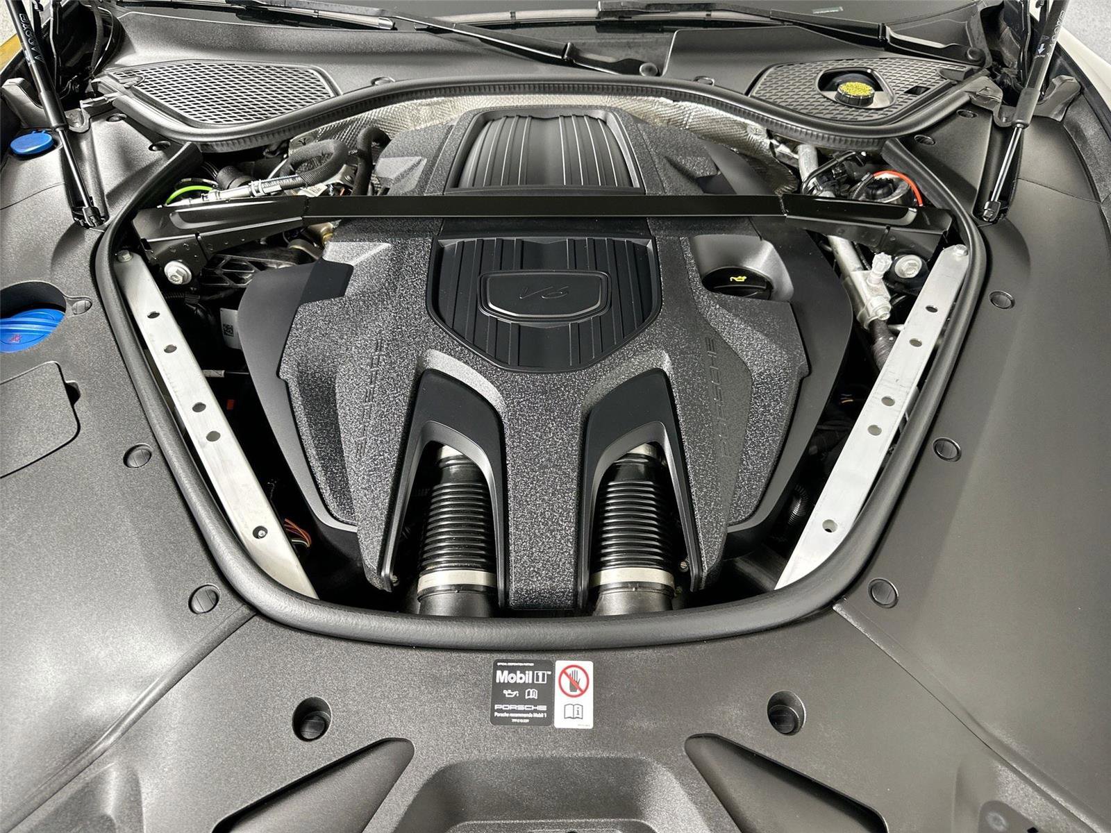 Certified 2025 Porsche Panamera 4 AWD/4WD image 39