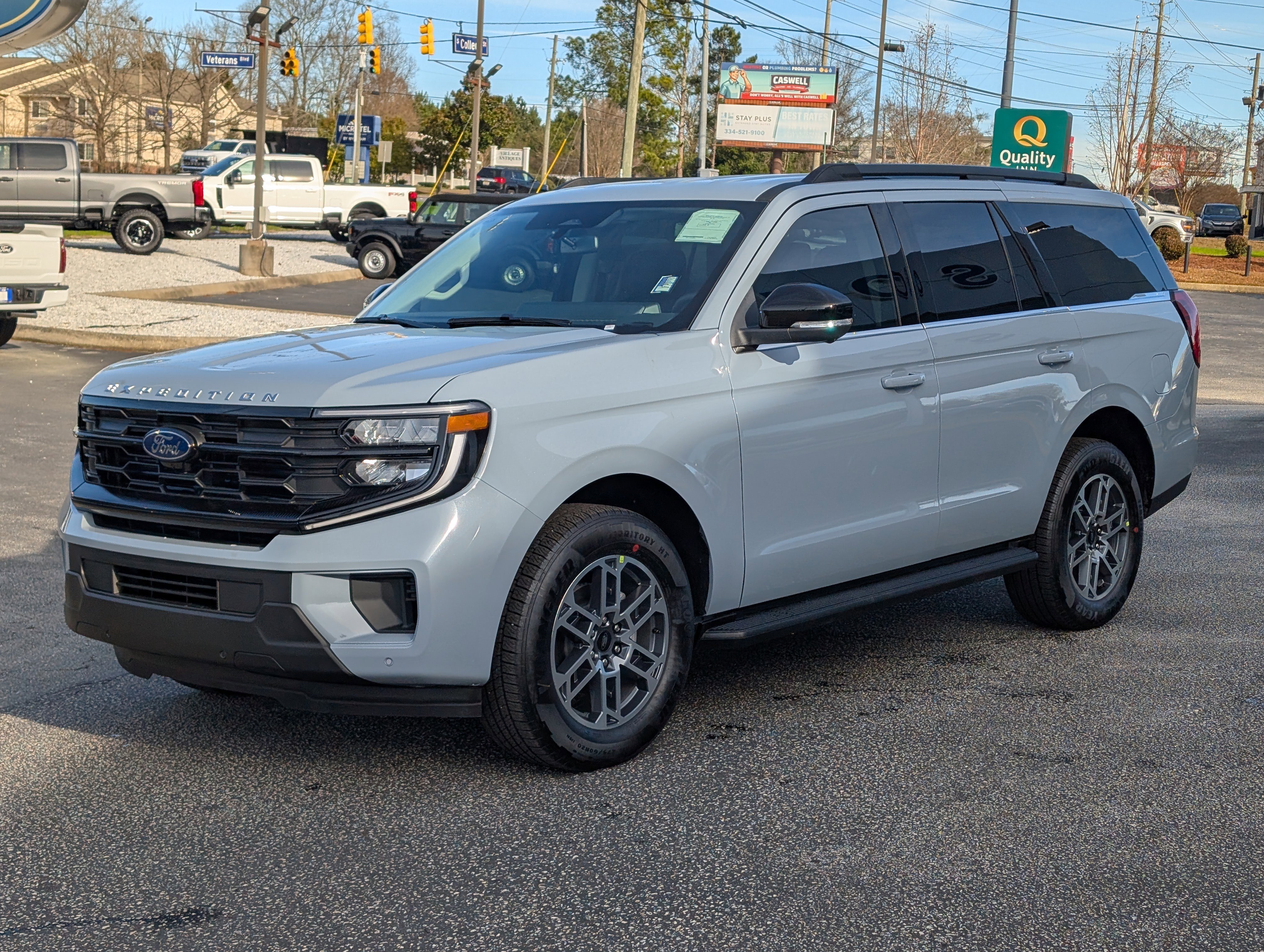 New 2026 Ford Expedition Active image 2