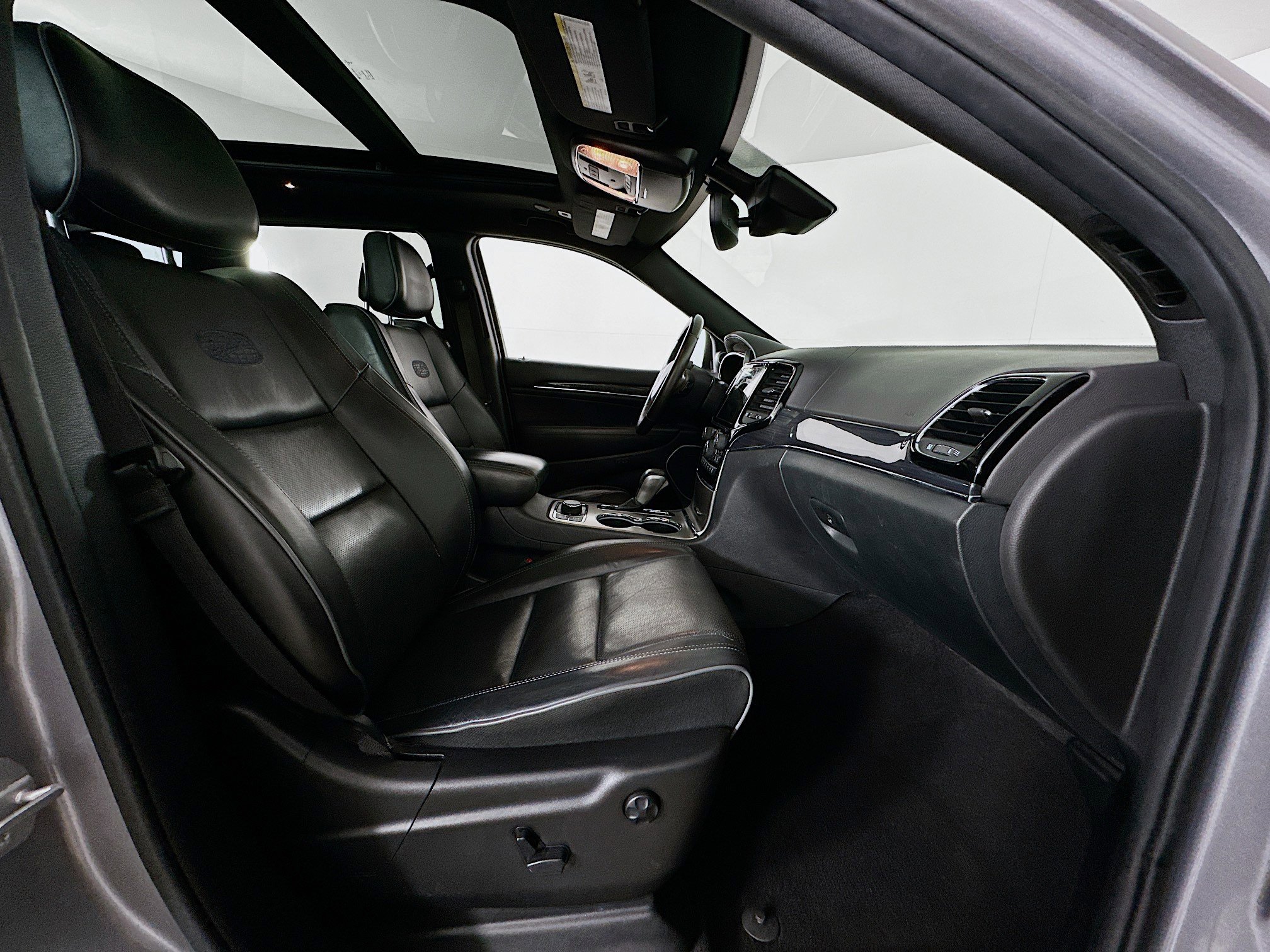 Used 2019 Jeep Grand Cherokee Overland image 33