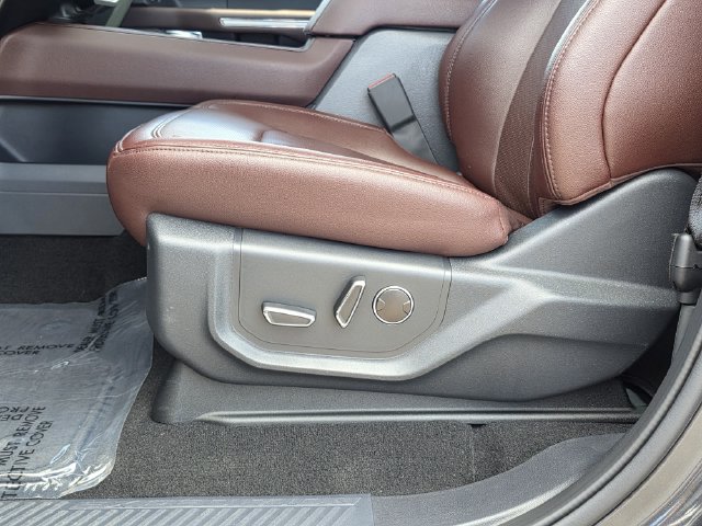 Used 2024 Ford Expedition Limited RWD image 16