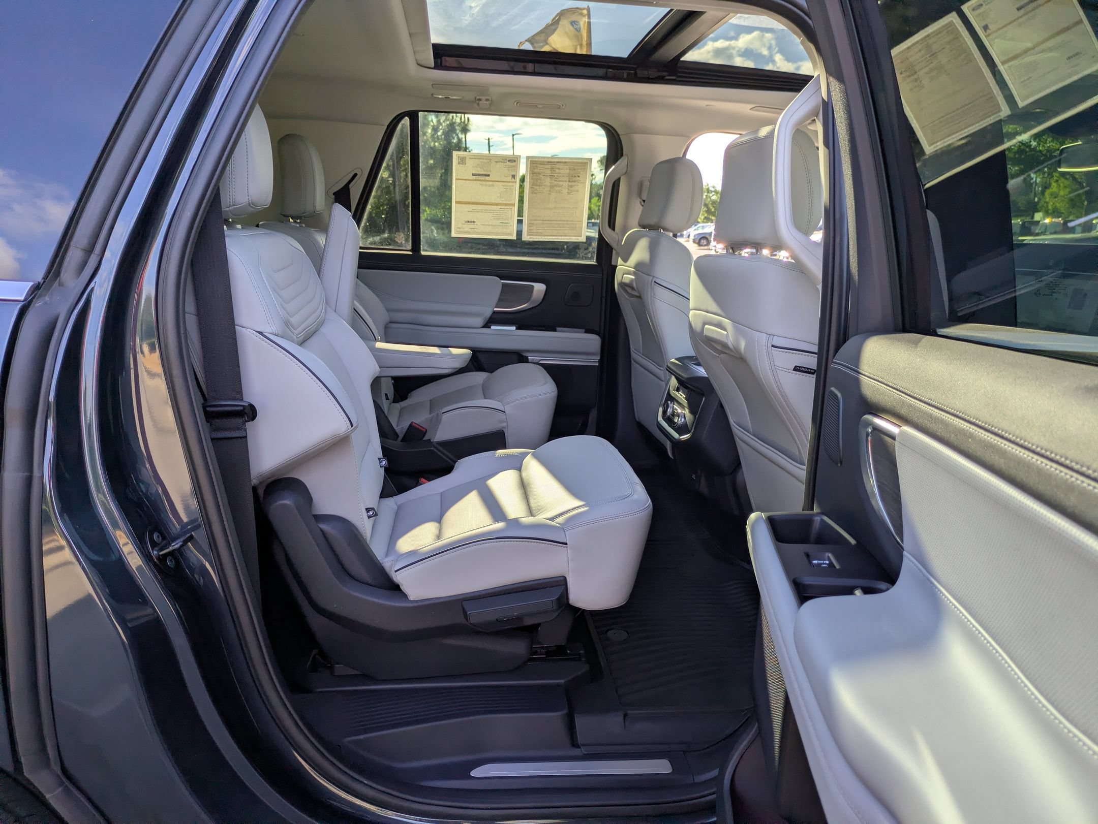 Certified 2025 Ford Expedition Max Platinum w/ Platinum Ultimate Package AWD/4WD image 35