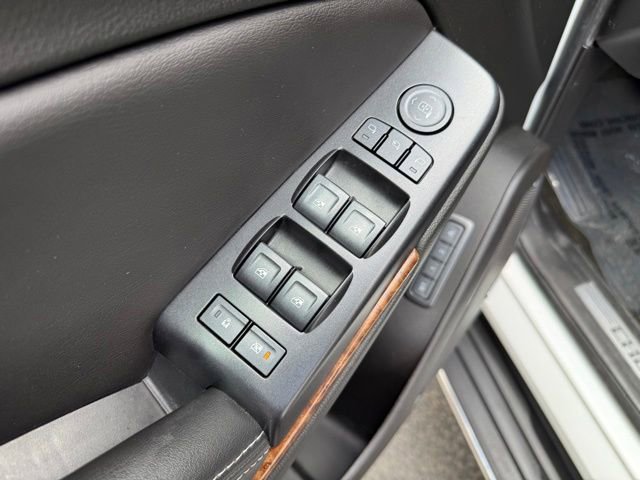 Used 2018 Chevrolet Suburban Premier AWD/4WD image 24