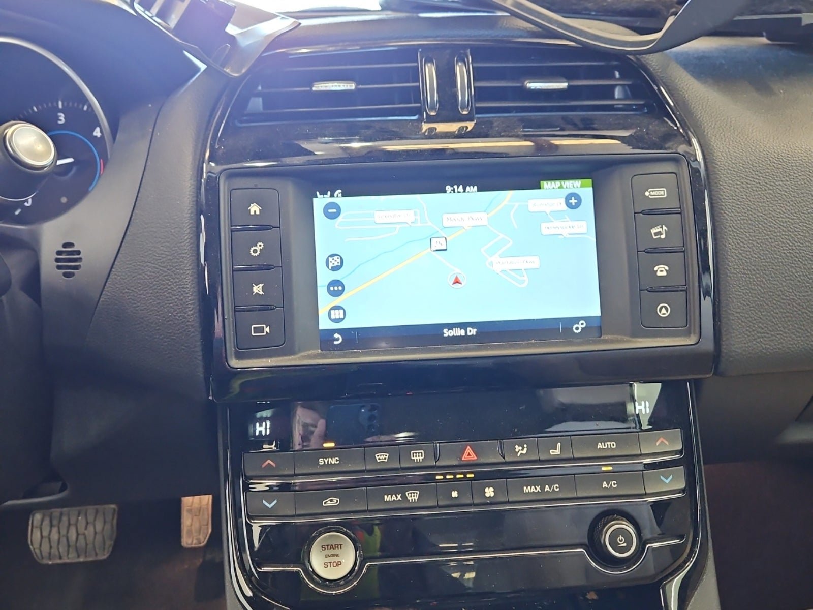 Used 2017 Jaguar XE Premium AWD/4WD image 10