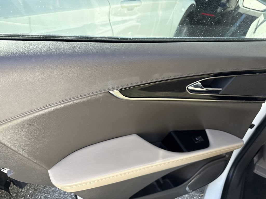 Used 2022 Lincoln Nautilus FWD w/ Premium Package image 15