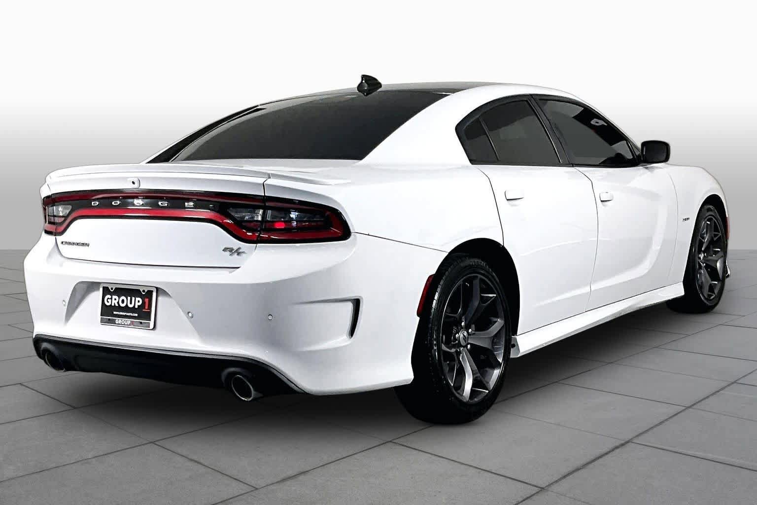 Used 2018 Dodge Charger R/T w/ Plus Group RWD image 13