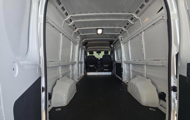 Used 2025 RAM ProMaster 2500 w/ Convenience Group FWD image 9