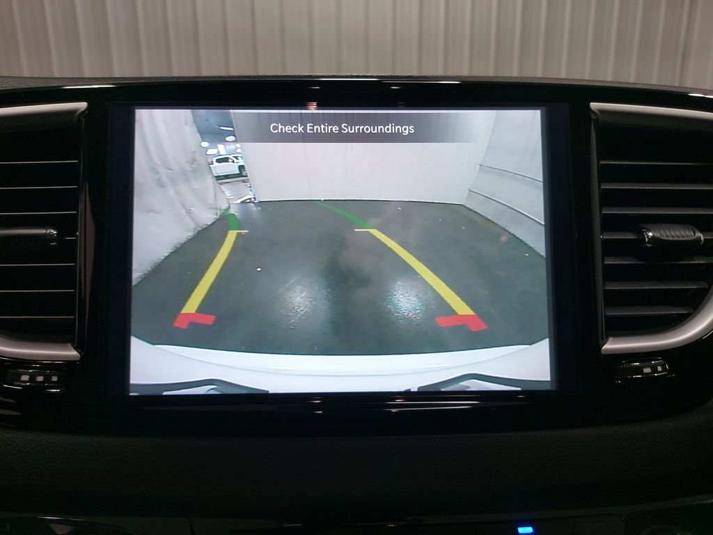 Used 2025 Chrysler Pacifica Select image 26