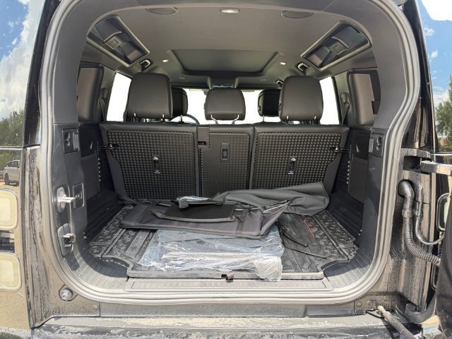 Certified 2026 Land Rover Defender 110 X-Dynamic SE AWD/4WD image 18