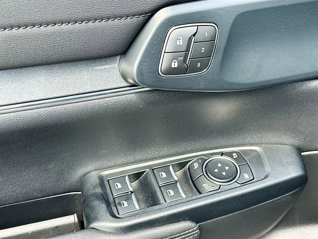 Used 2025 Ford Ranger Lariat w/ Black Appearance Package AWD/4WD image 18