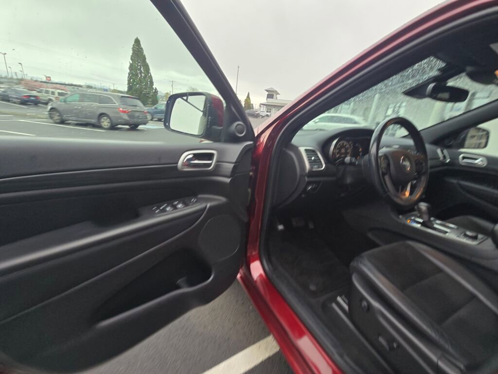 Used 2022 Jeep Grand Cherokee Laredo X image 16