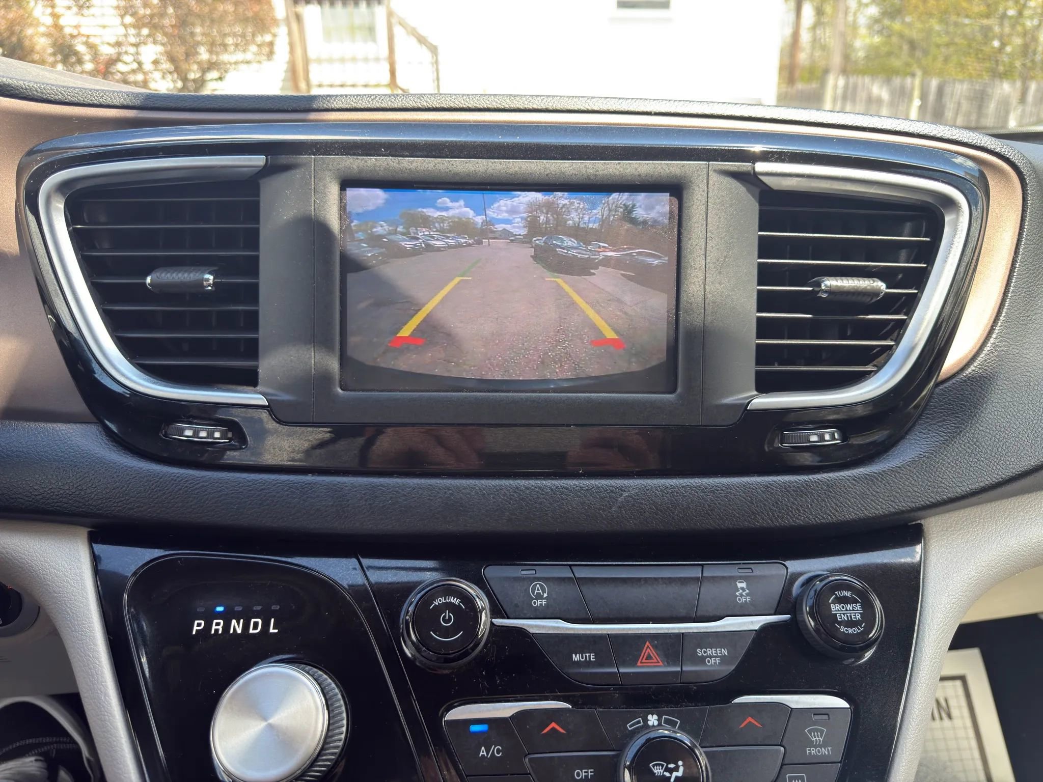Used 2022 Chrysler Voyager LX FWD image 29