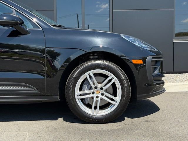 Used 2025 Porsche Macan AWD/4WD image 13