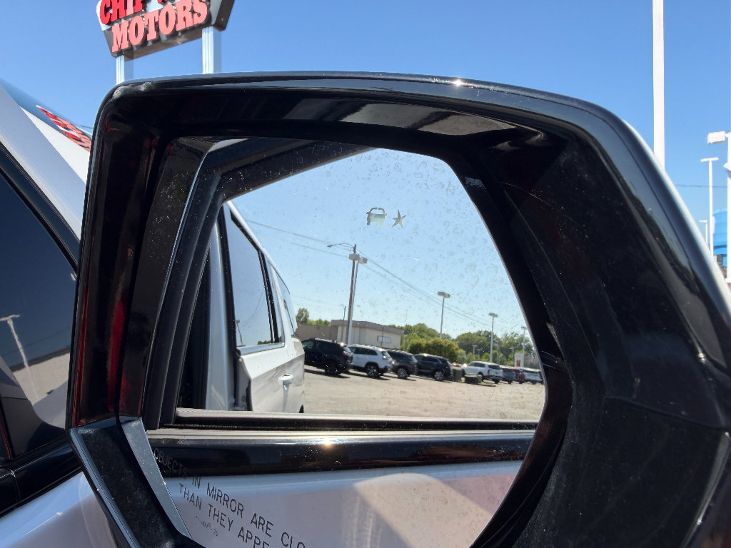 Used 2025 Chevrolet Suburban Z71 AWD/4WD image 17