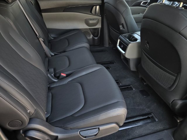 Used 2026 Kia Carnival FWD image 10