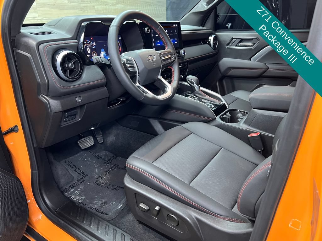 Used 2025 Chevrolet Colorado Z71 w/ Technology Package AWD/4WD image 4